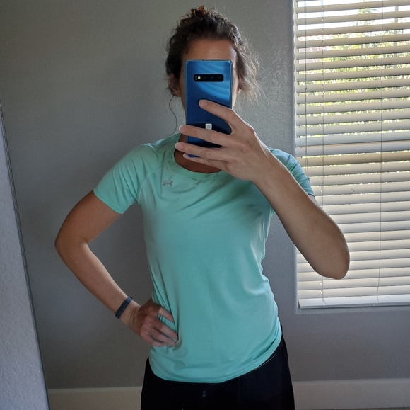 Under Armour Tops - Under Armour heatgear short sleeve top size S